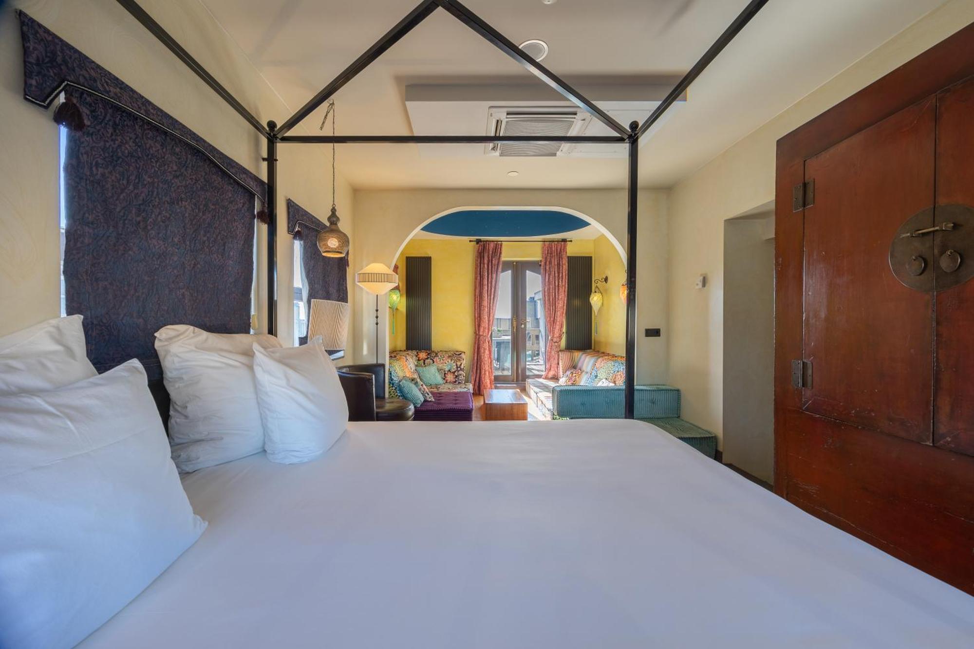 فندق جراند أمراث أمستردام المظهر الخارجي الصورة A room at the hotel